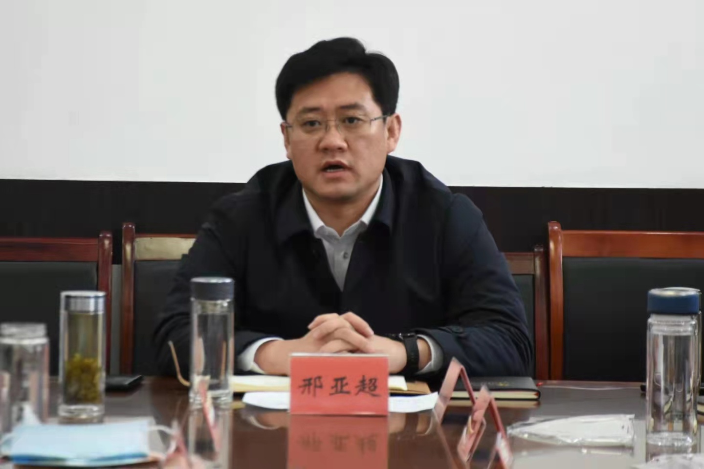 县委副书记政府县长邢亚超组织县委理论学习中心组学习省第十次党代会